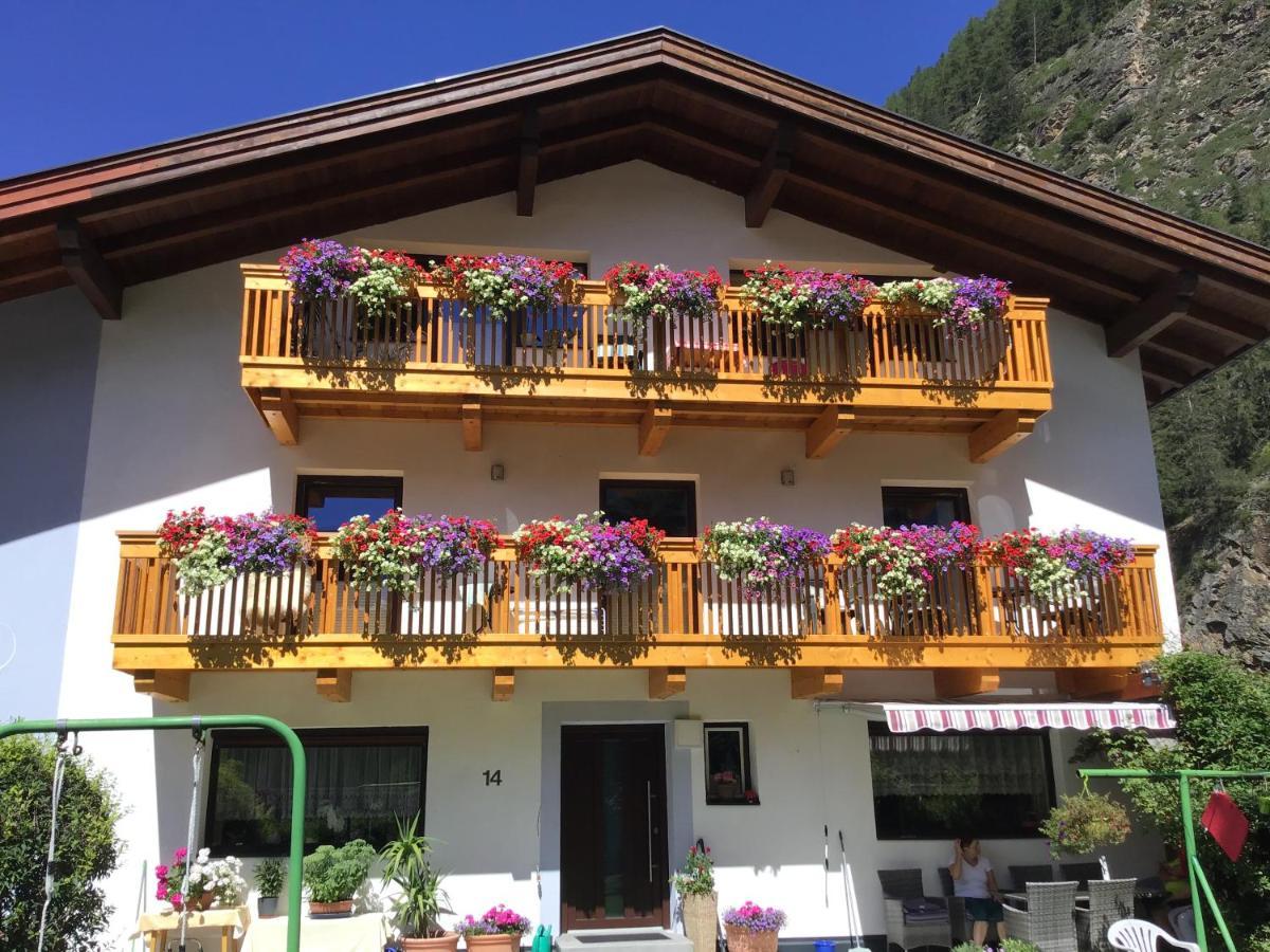 Hotel Haus Alpina à Längenfeld Extérieur photo
